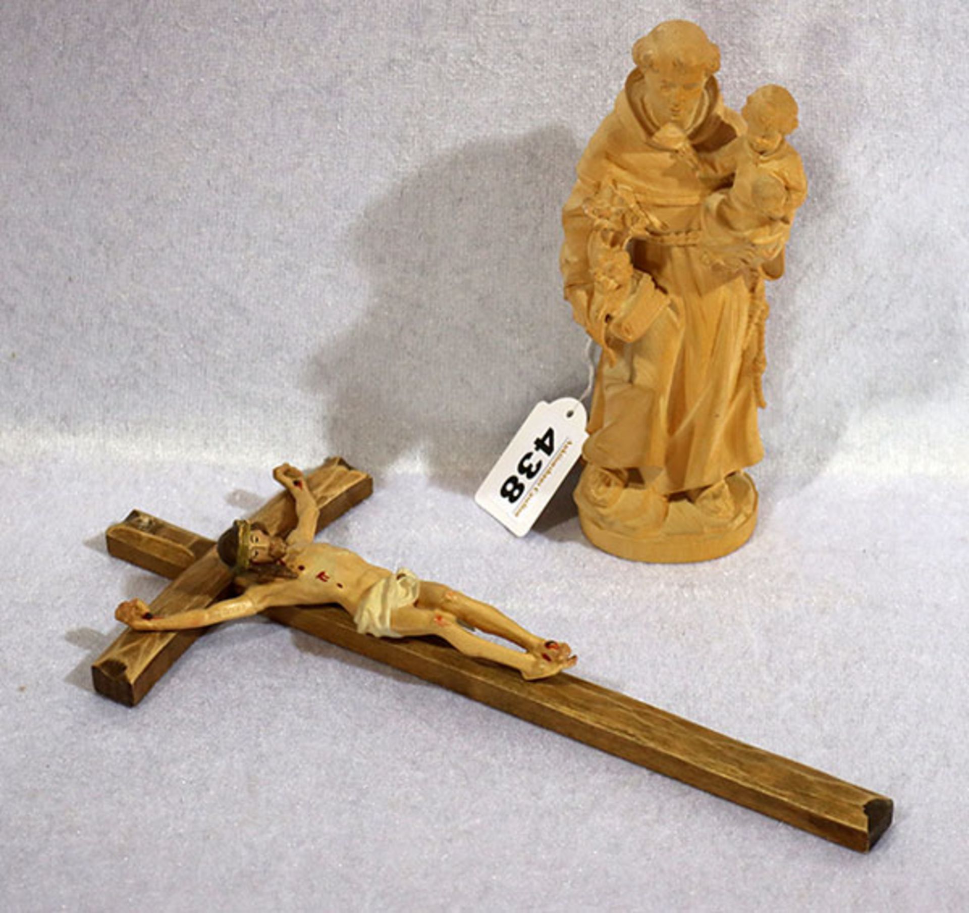 Holzfigur 'Heiliger Josef', H 20 cm, und Holzkreuz mit Korpus Christi, H 29,50, B 13,5 cm