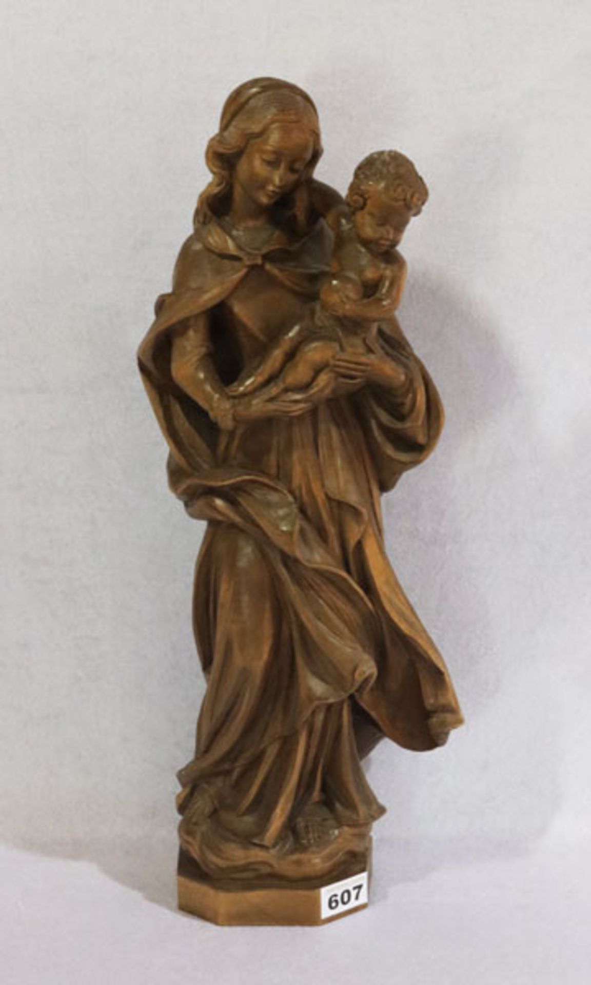 Holz Figurenskulptur 'Maria mit Kind', dunkel gebeizt, H 54 cm, leicht bestossen