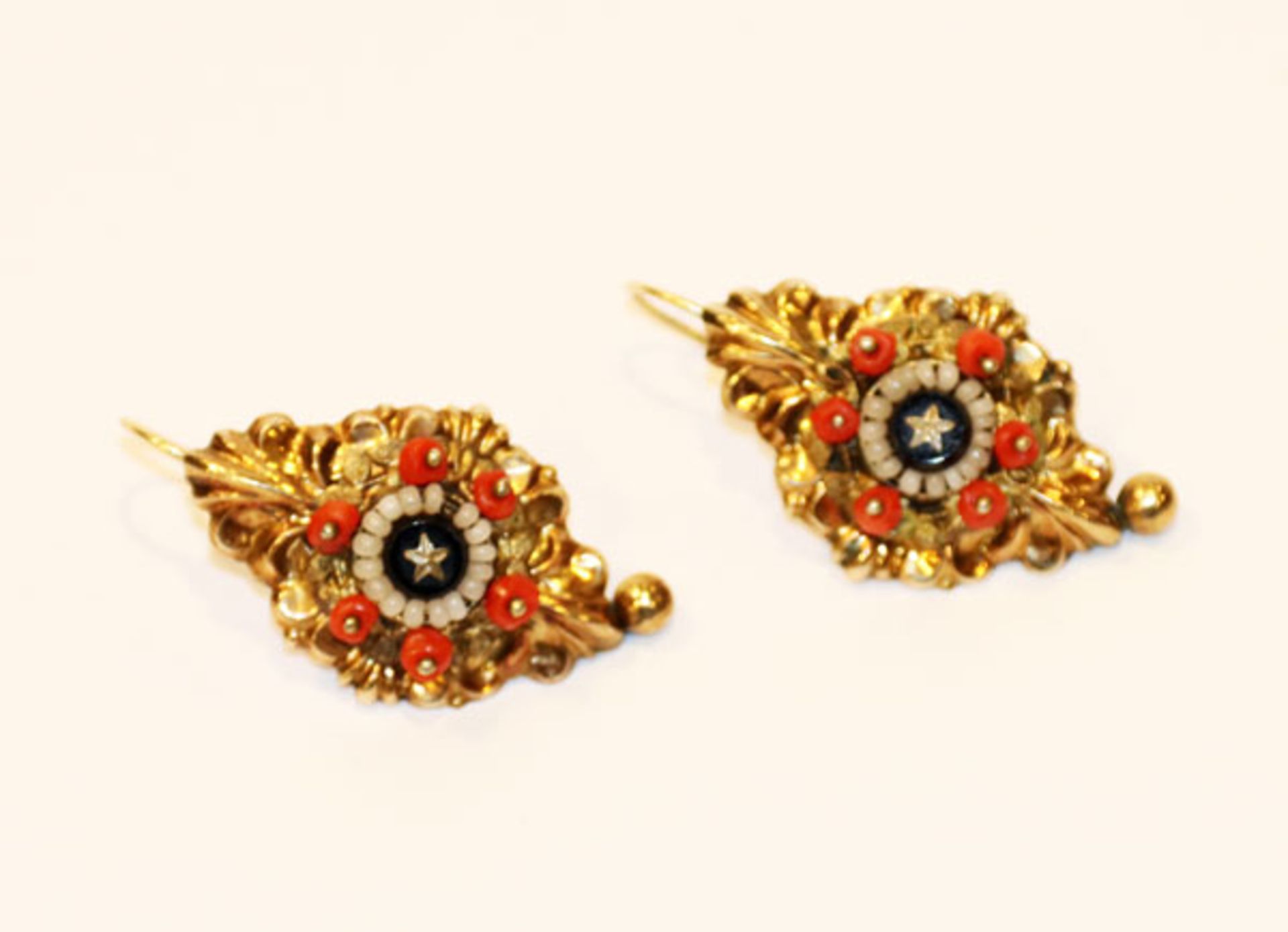 Paar dekorative Doublé Trachten-Ohrhänger um 1900, fein verziert, schöne Handarbeit, gut erhalten, L