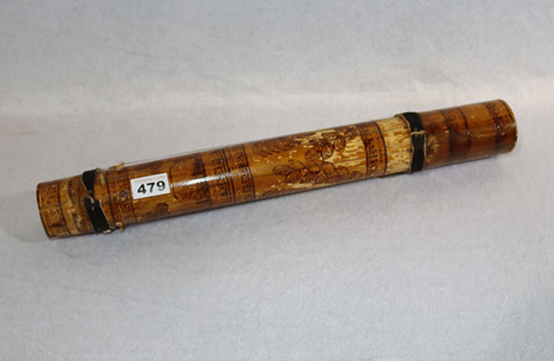 Valiha, Bambus Zither oder Tuba Harfe aus Afrika, kurze Bambusabschnitt mit Metallsaiten,