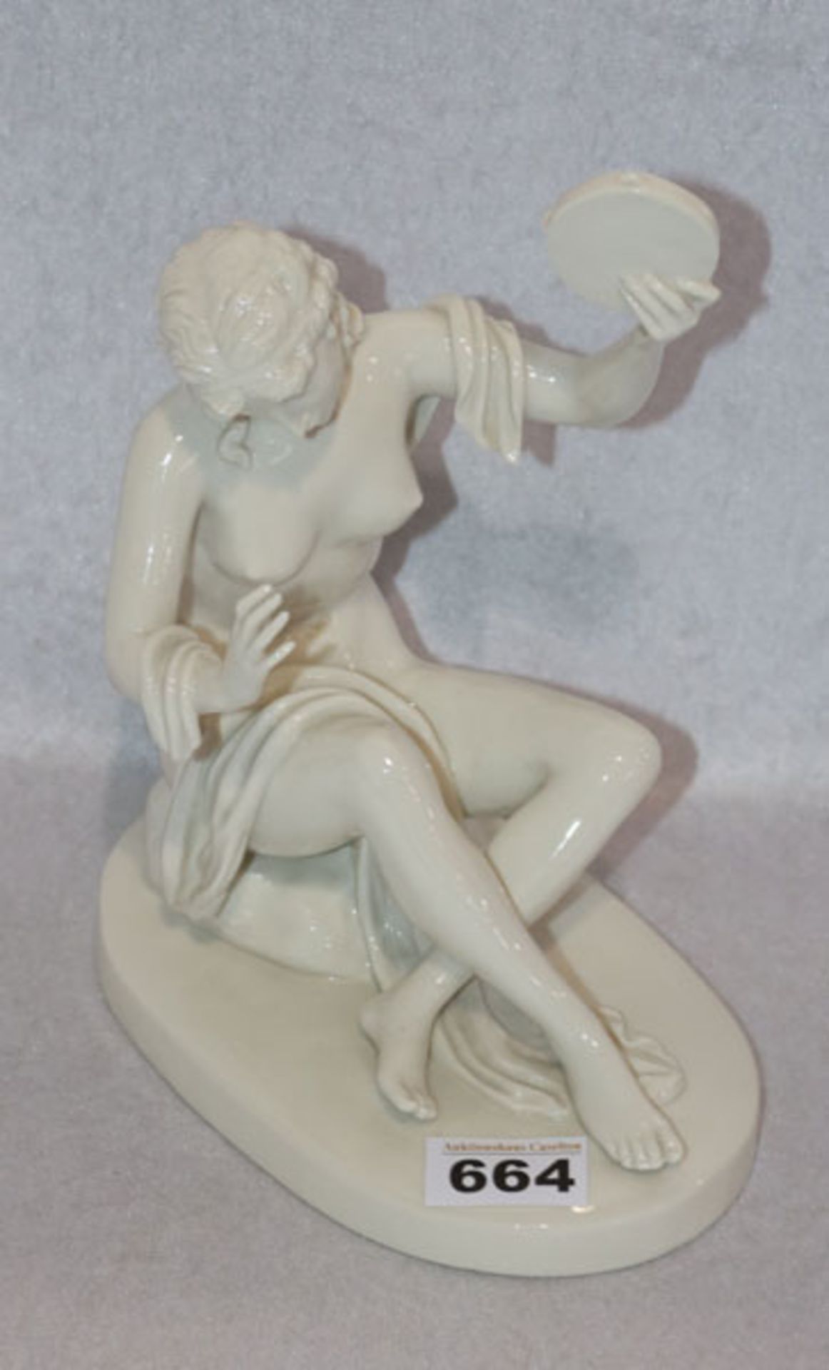 Nymphenburg Porzellanfigur 'Sitzender Fruaenakt mit Tuch', weiß glasiert, Modell Nr. 586 C 5,