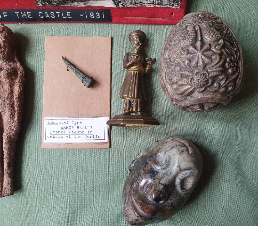 A collection of objects and finds - Image 3 of 4