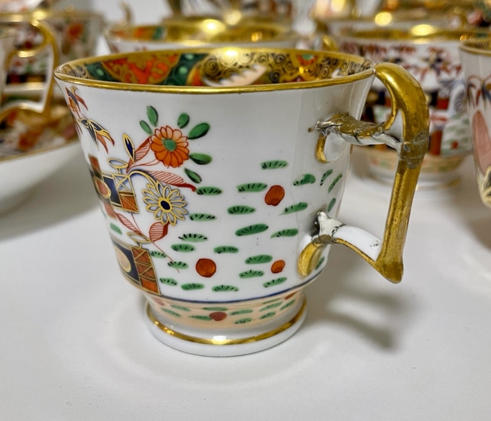 An early 19thC 40 piece Spode Japan pattern tea set, comprising; teapot, covered sugar bowl, slop - Image 7 of 15