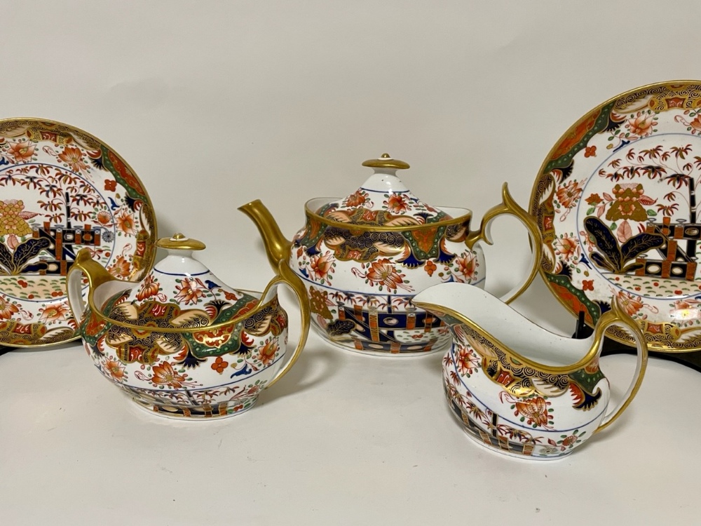 An early 19thC 40 piece Spode Japan pattern tea set, comprising; teapot, covered sugar bowl, slop - Image 9 of 15