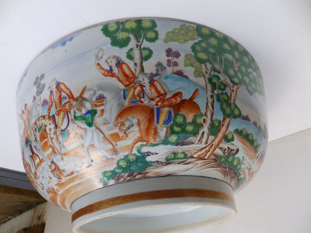 An 18thC Chinese porcelain punch bowl, finely painted with a continuous fox-hunting scene, 14.5" - Image 18 of 20
