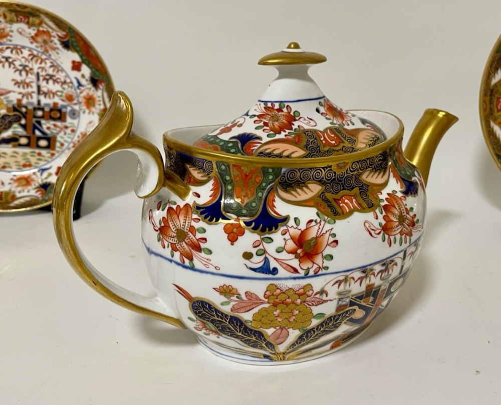 An early 19thC 40 piece Spode Japan pattern tea set, comprising; teapot, covered sugar bowl, slop - Image 3 of 15