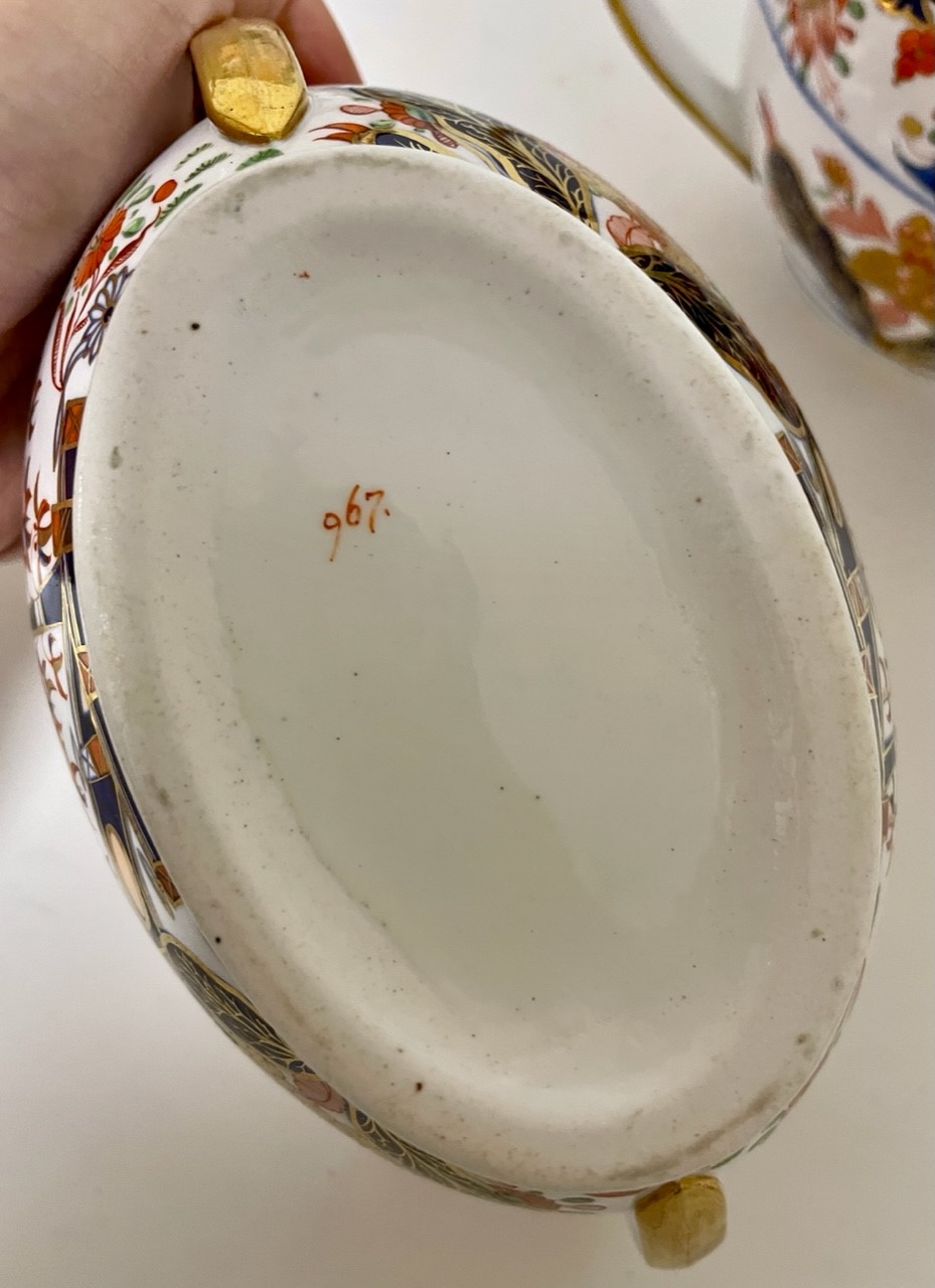 An early 19thC 40 piece Spode Japan pattern tea set, comprising; teapot, covered sugar bowl, slop - Image 15 of 15