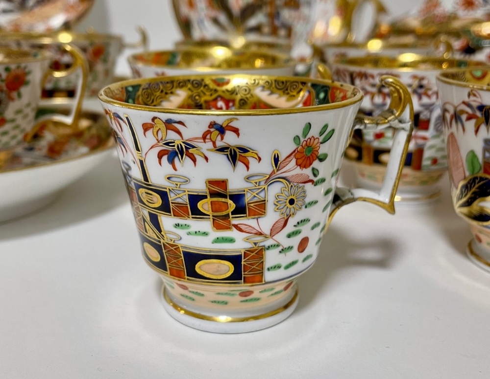 An early 19thC 40 piece Spode Japan pattern tea set, comprising; teapot, covered sugar bowl, slop - Image 8 of 15