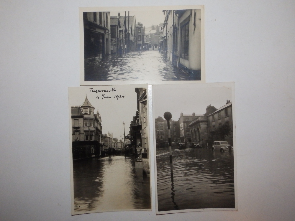 17 early postcards relating to Teignmouth, street scenes including photographic view of the 1924