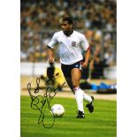 ENGLAND / LIVERPOOL - JOHN BARNES AUTOGRAPHED PHOTO