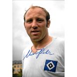 WEST GERMANY / HAMBURGER SV, - UWE SEELER AUTOGRAPHED PHOTO