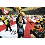 BAYERN MUNICH - OLIVER KAHN AUTOGRAPHED PHOTO