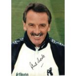 CRICKET - PHIL NEALE ( COACH ) WARWICKSHIRE C.C.C. HAND SIGNED PHOTOGRAPH