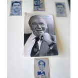 MANCHESTER UNITED SIGNED PICTURE OF MATT BUSBY & 4 1948 FA CUP WINNERS SIGNED TURF CARDS