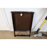 Snooker cue stand