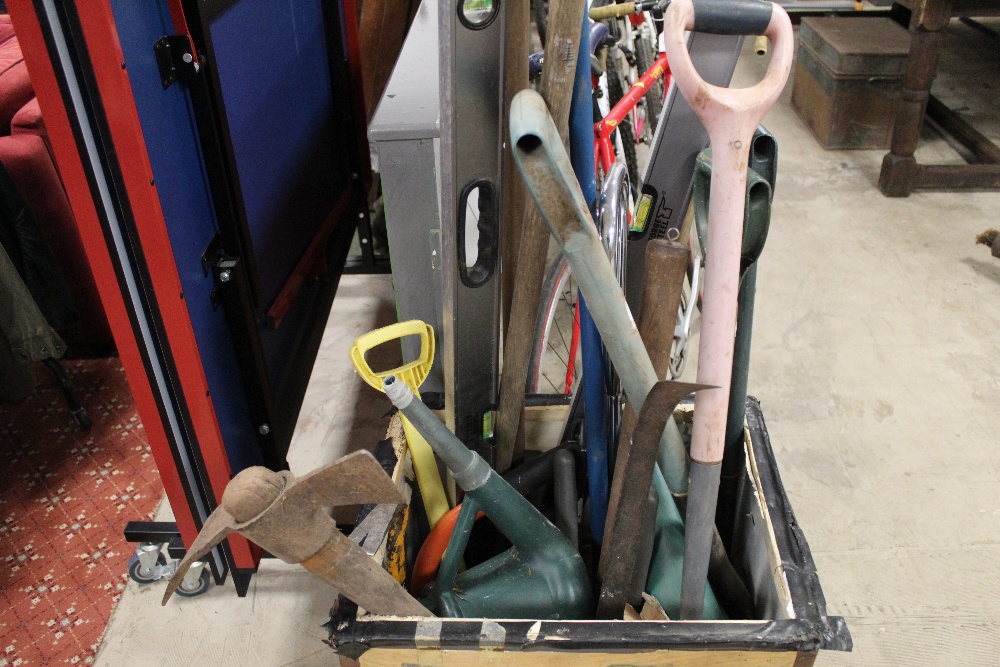 A large quantity of garden tools, - Image 2 of 2