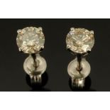 A pair of 18 ct white gold diamond stud earrings, diamond weight +/- 1.11 carats.