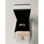 A 9ct gold wedding band with incised star decoration,