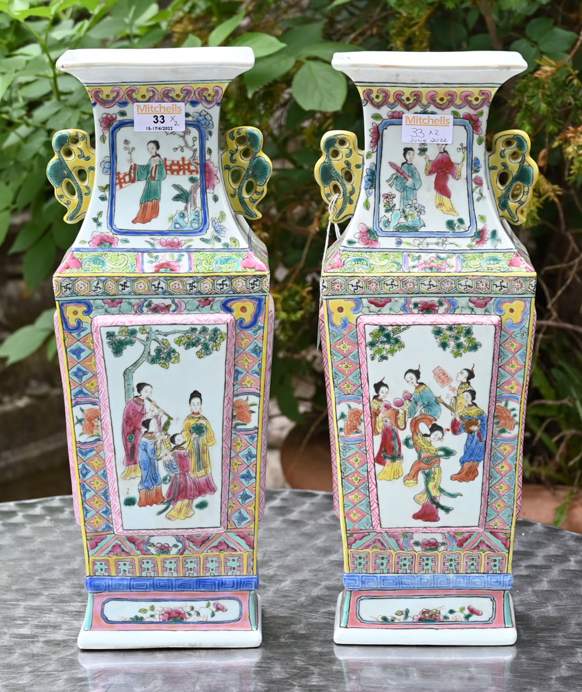 A pair of Chinese rectangular form vases, polychrome. Height 42 cm (see illustration). - Image 2 of 7
