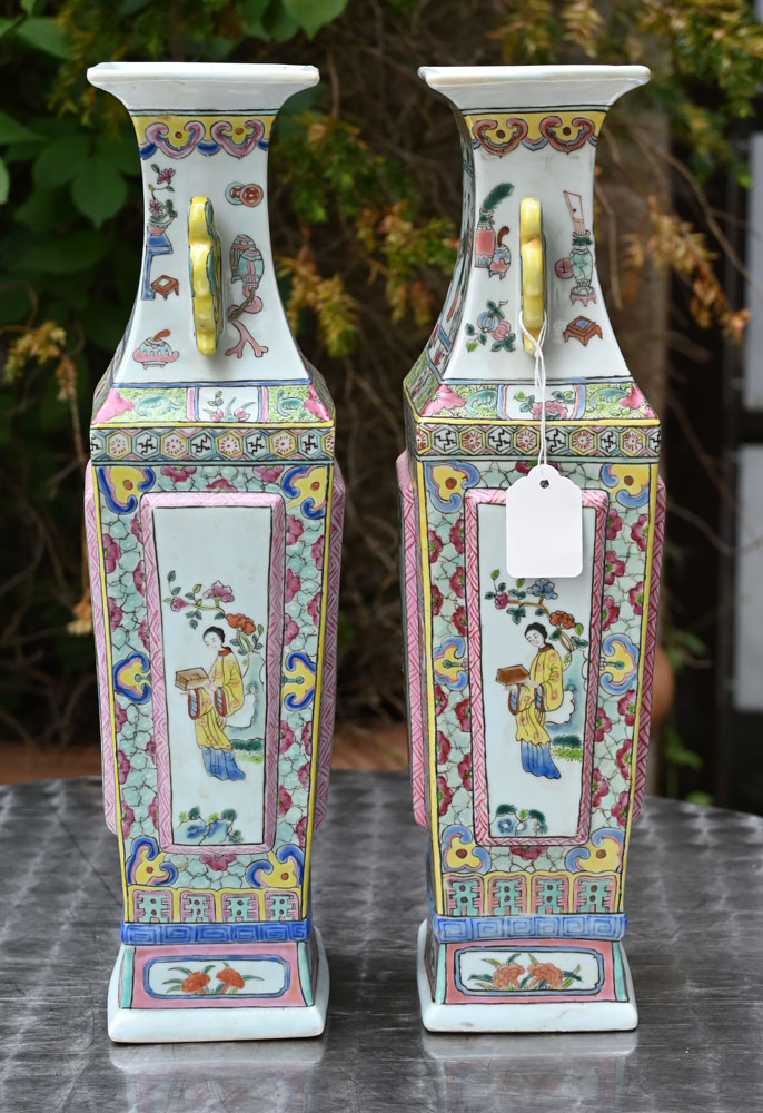 A pair of Chinese rectangular form vases, polychrome. Height 42 cm (see illustration). - Image 3 of 7