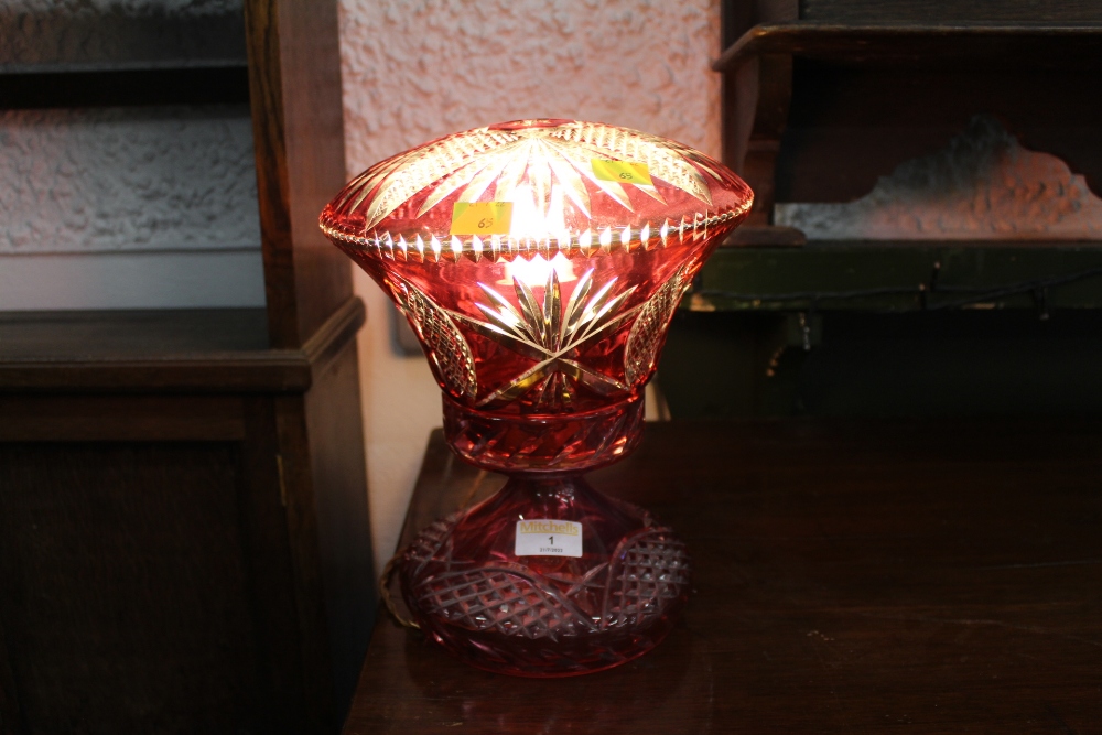 Red overlaid cut glass lamp, height 28 cm,