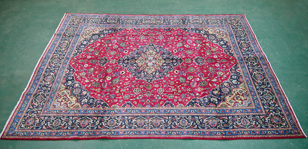 A fine hand knotted Persian carpet from the Mashad region in Iran. 4 m x 3 m.
