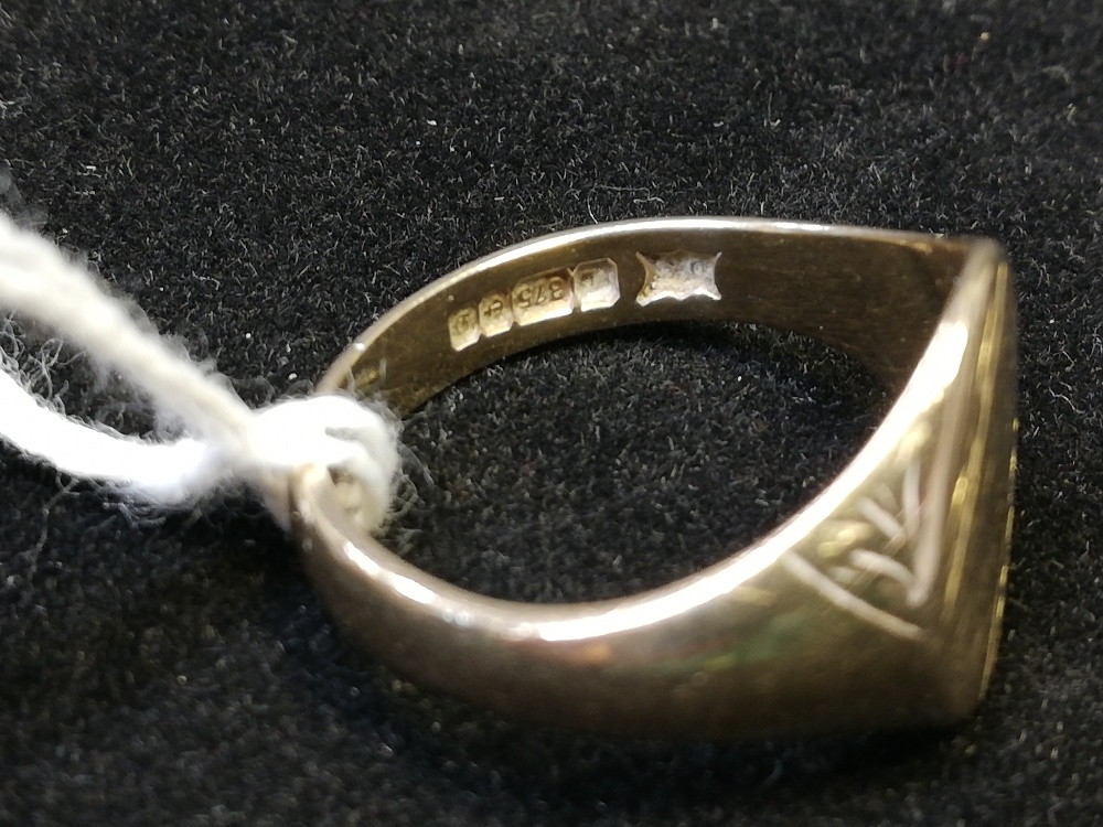 9ct gold signet ring, size R, weight 5. - Bild 2 aus 2