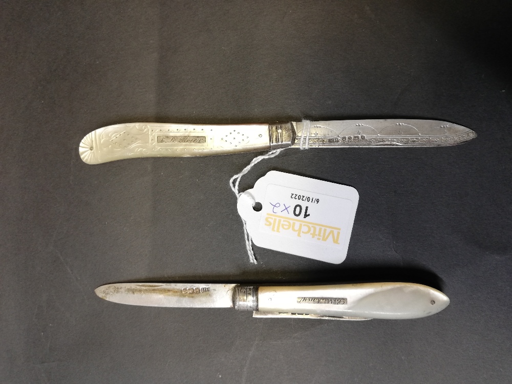 Two silver bladed pocket knives with mother of pearl handles - Bild 2 aus 3