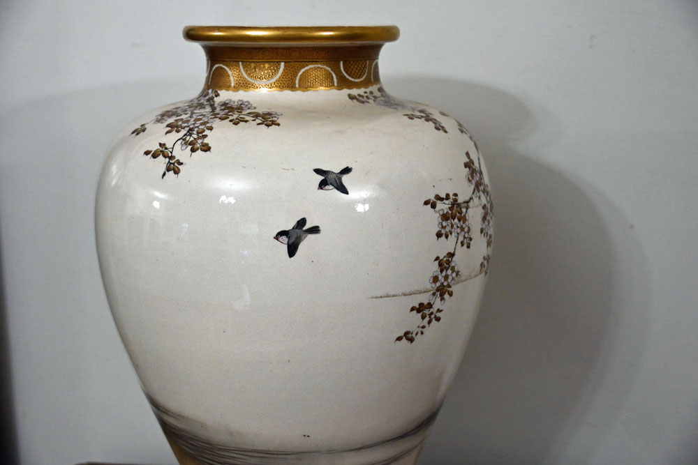 A large Japanese Meiji period Satsuma vase, decorated with figures and heightened with gilding, - Image 9 of 12