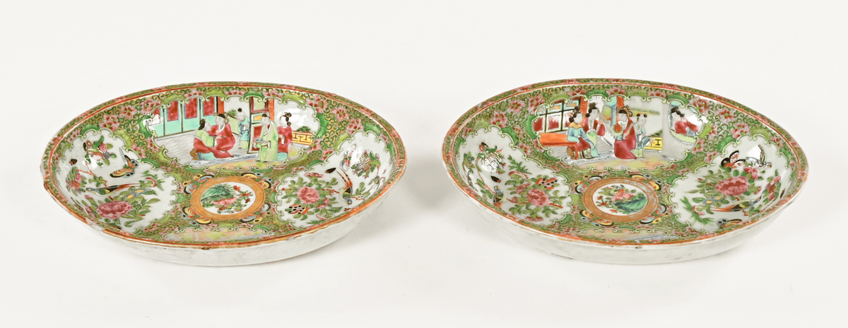 A pair of 19th century Cantonese oval dishes, decorated in typical Canton colours. Width 25.5 cm.