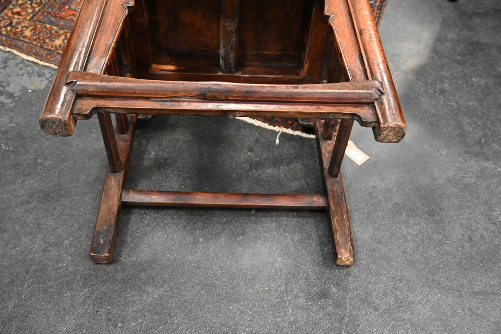 A Chinese chair, with yoke shaped top rail, - Bild 6 aus 6