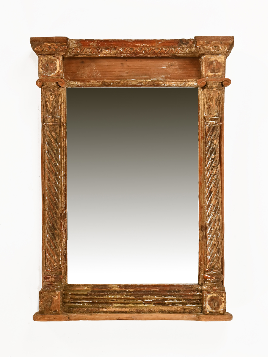 An 18th century giltwood and gesso tabernacle frame with mirror plate. Height 46 cm, width 24 cm.