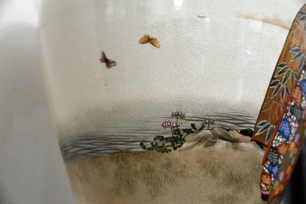 A large Japanese Meiji period Satsuma vase, decorated with figures and heightened with gilding, - Image 6 of 12