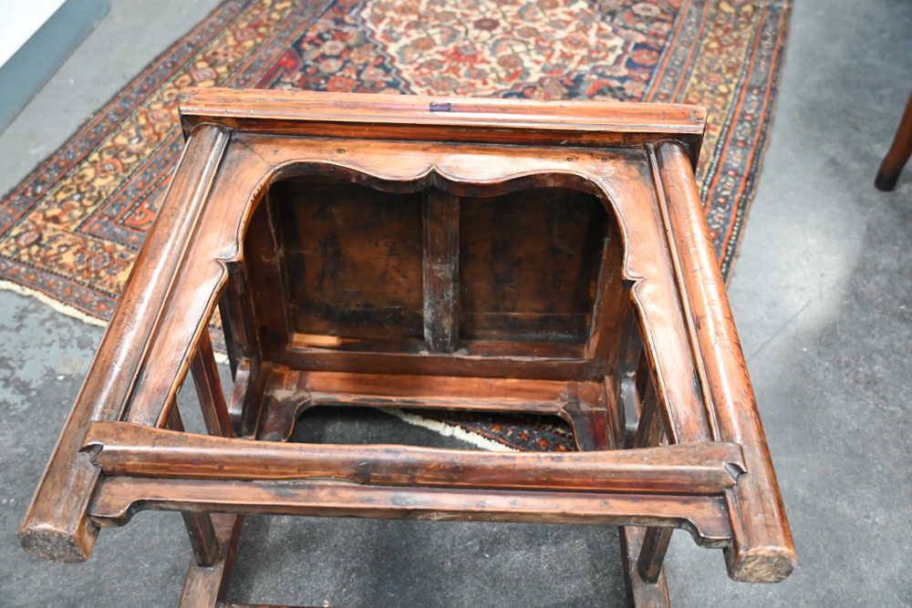 A Chinese chair, with yoke shaped top rail, - Bild 5 aus 6