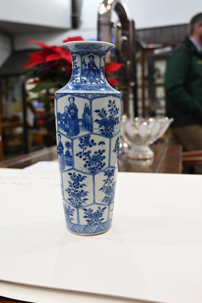 A Chinese double ring blue and white vase, - Bild 3 aus 6