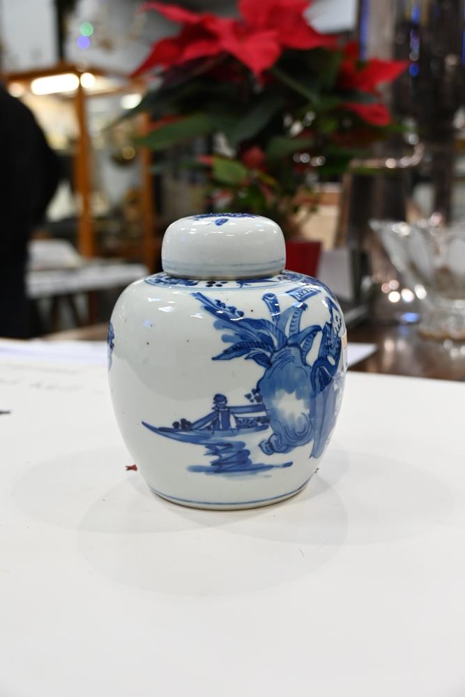 A Chinese blue and white double ring ginger jar, of ovoid form with painted figures in a garden. - Bild 4 aus 7