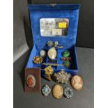 Small jewellery box of brooches to include blue cameo brooch,