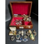 Jewellery box and costume jewellery to include bird claw brooch,