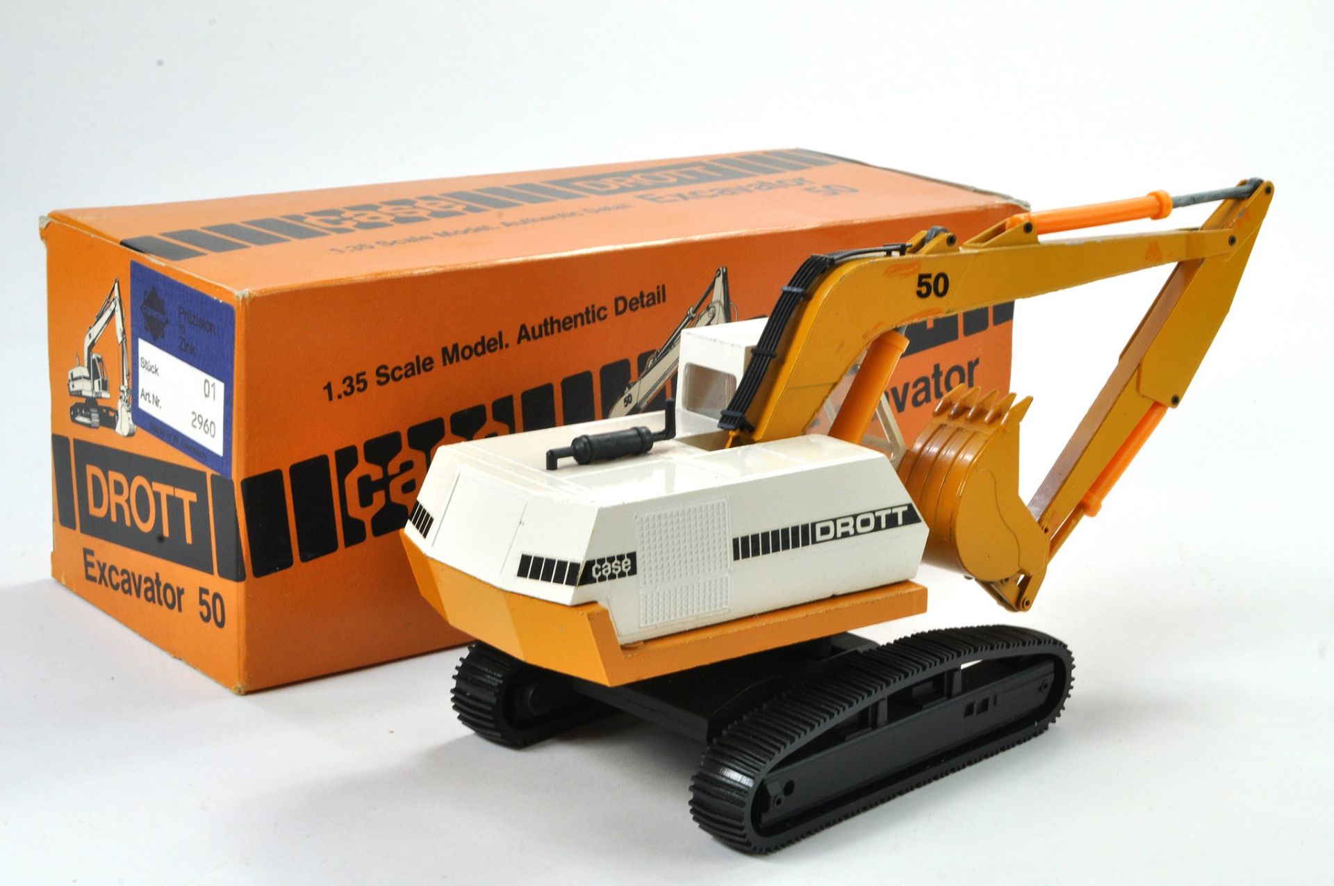 Conrad Construction issue comprising No. 2960 1/35 Drott 50 Tracked Excavator. Generally - Image 2 of 2