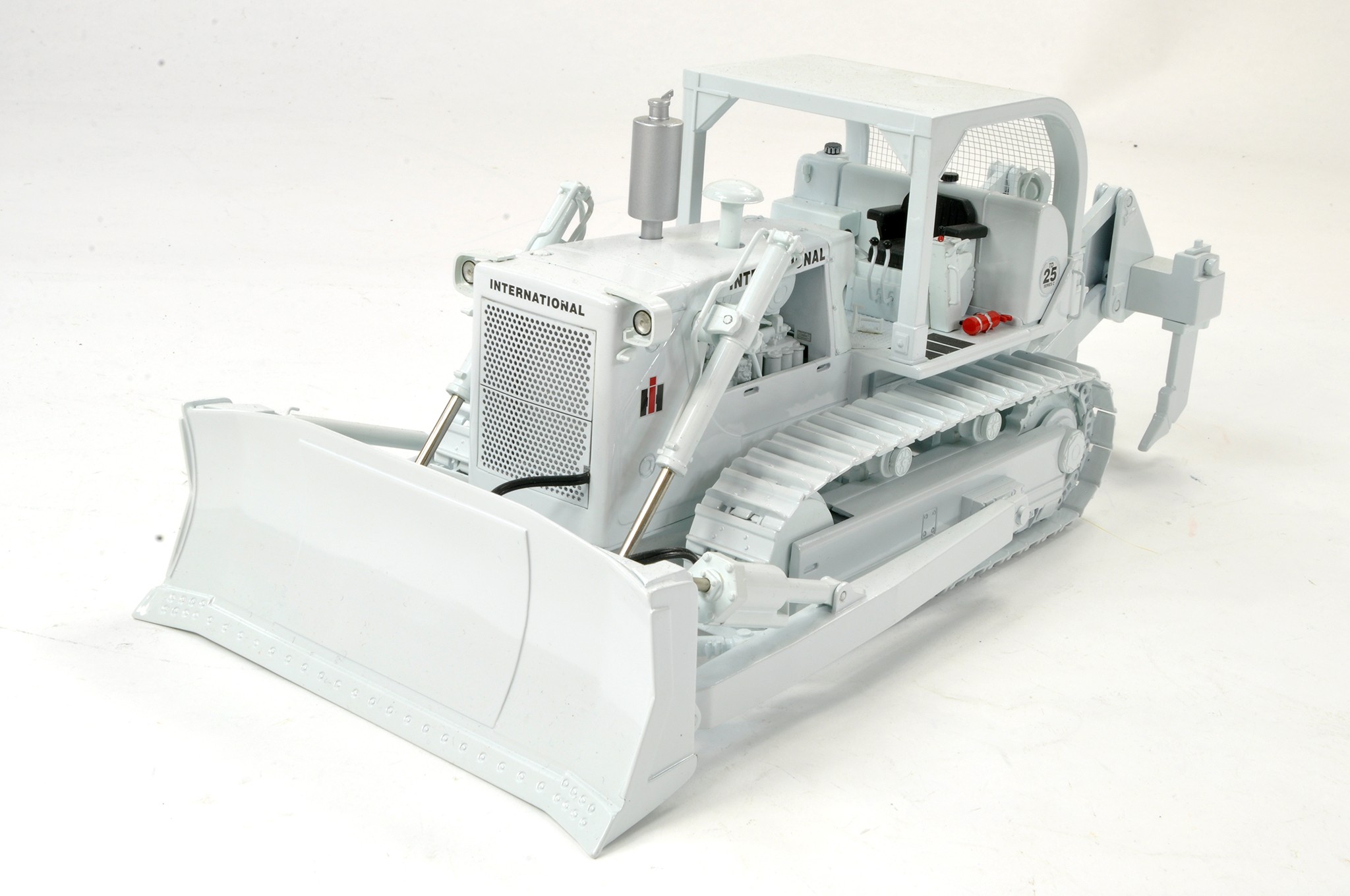 First Gear 1/24 issue comprising International TD25 Crawler Tractor with ROPS, Dozer Blade and