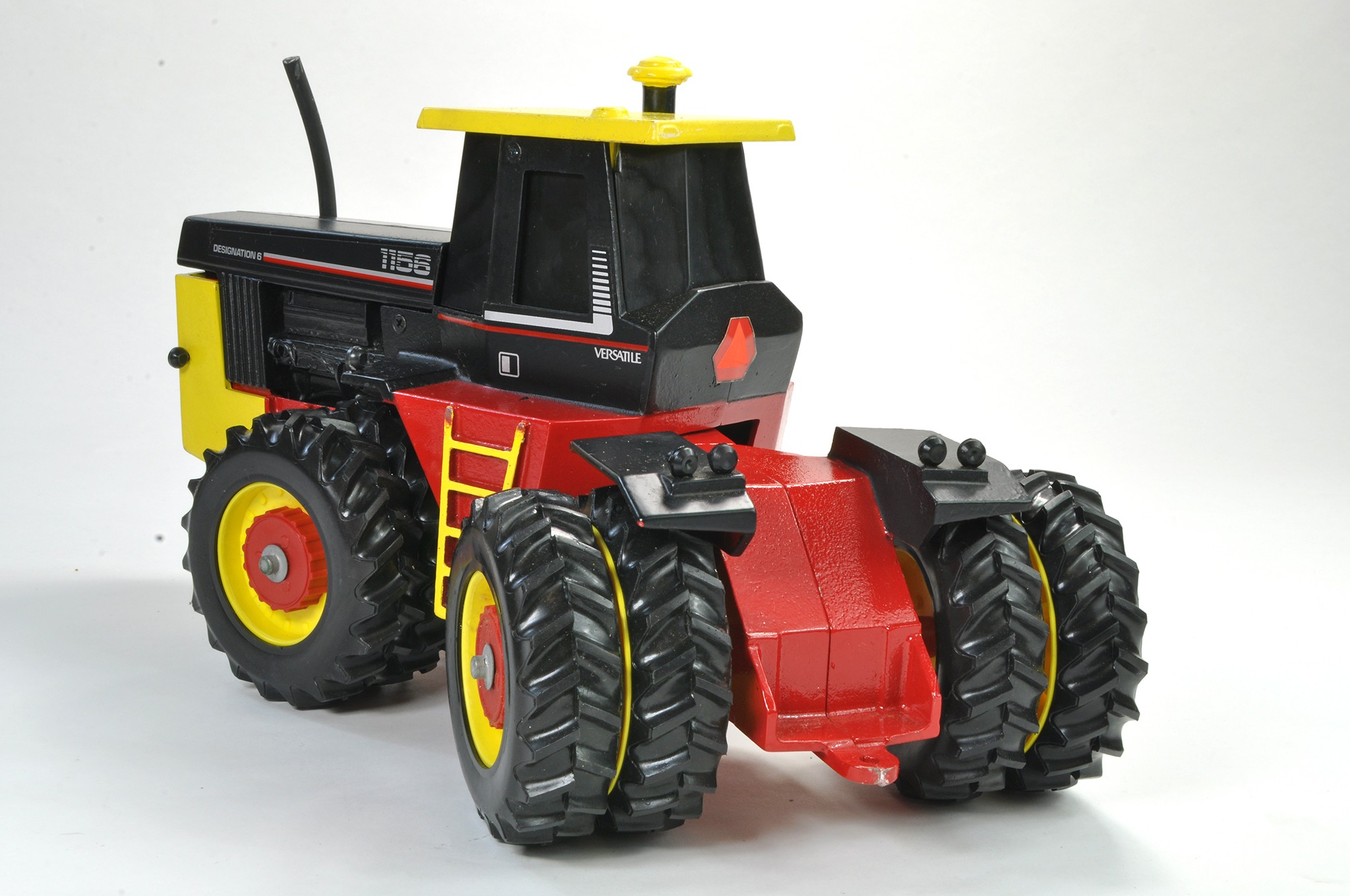 Scale Models 1/16 Model Issue comprising Versatile 1156 Tractor, duals all-round. Generally - Image 2 of 4
