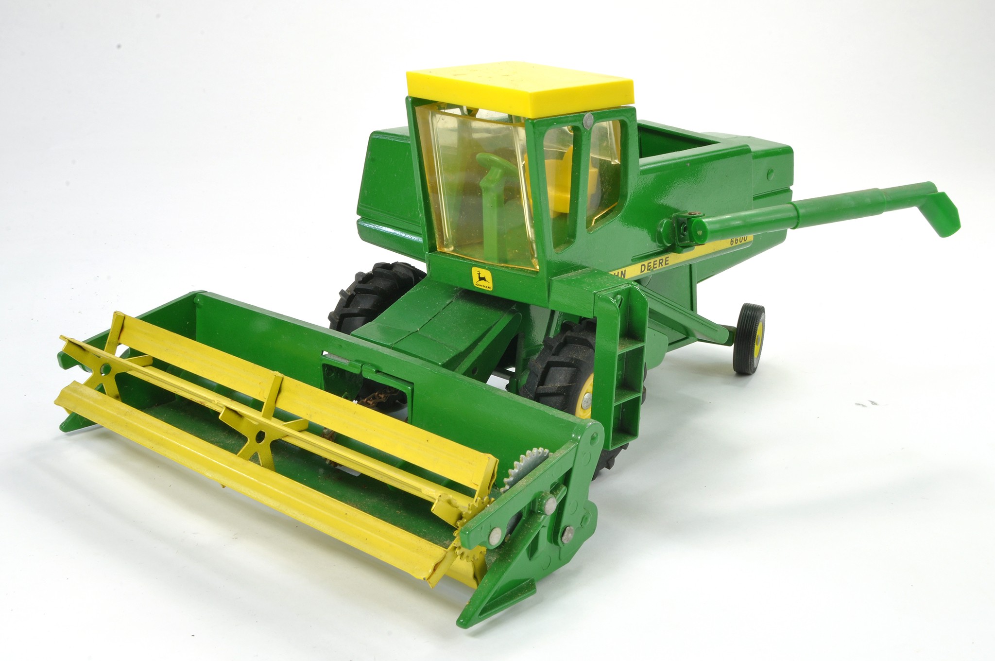 Ertl 1/24 Model Farm Issue comprising John Deere 6600 Mechanical Combine. Some Minor Marks and age