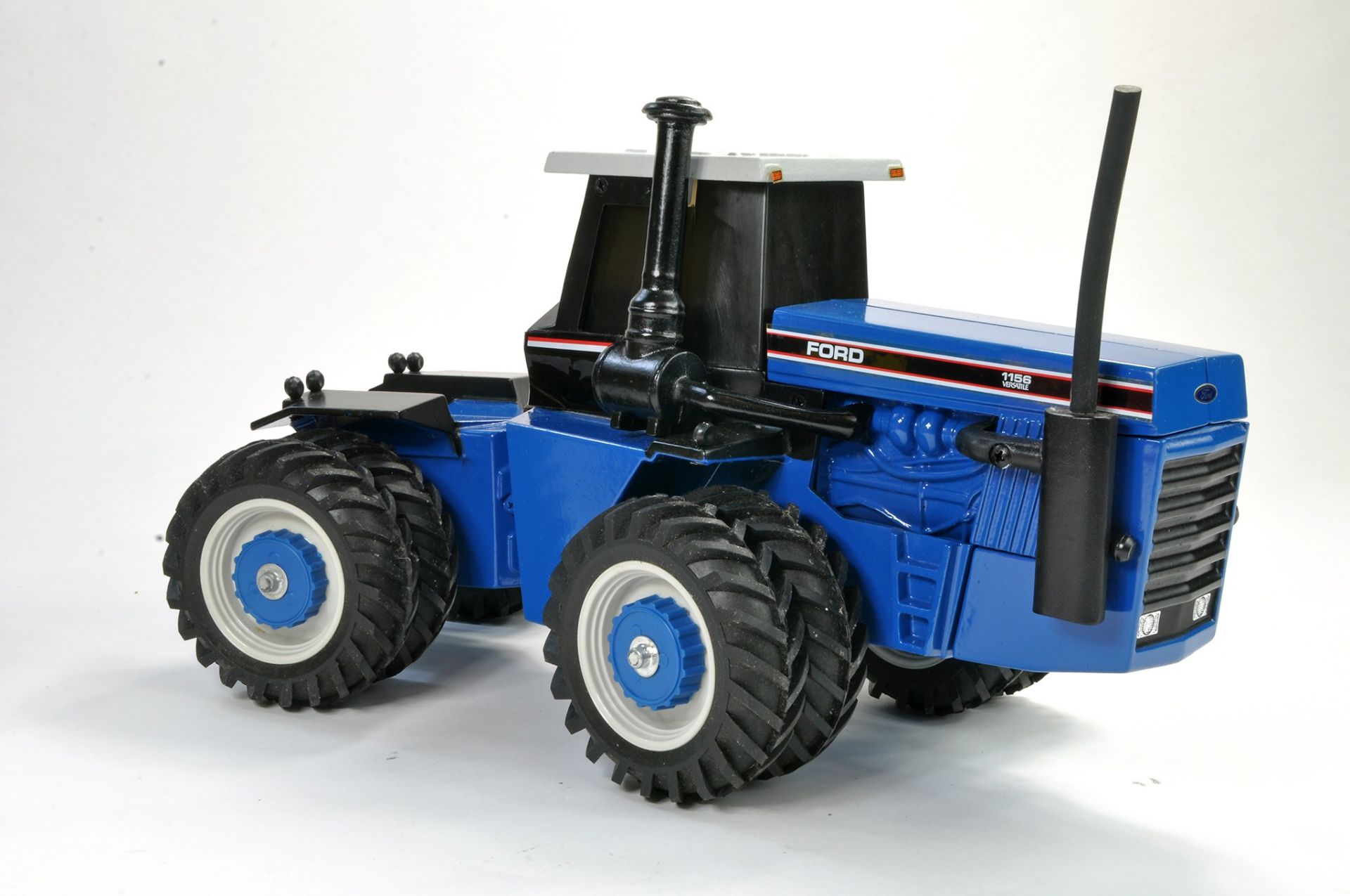 Scale Models 1/16 Model Issue comprising Ford Versatile 1156 Tractor - Paris Mart 1990, duals all- - Image 3 of 3