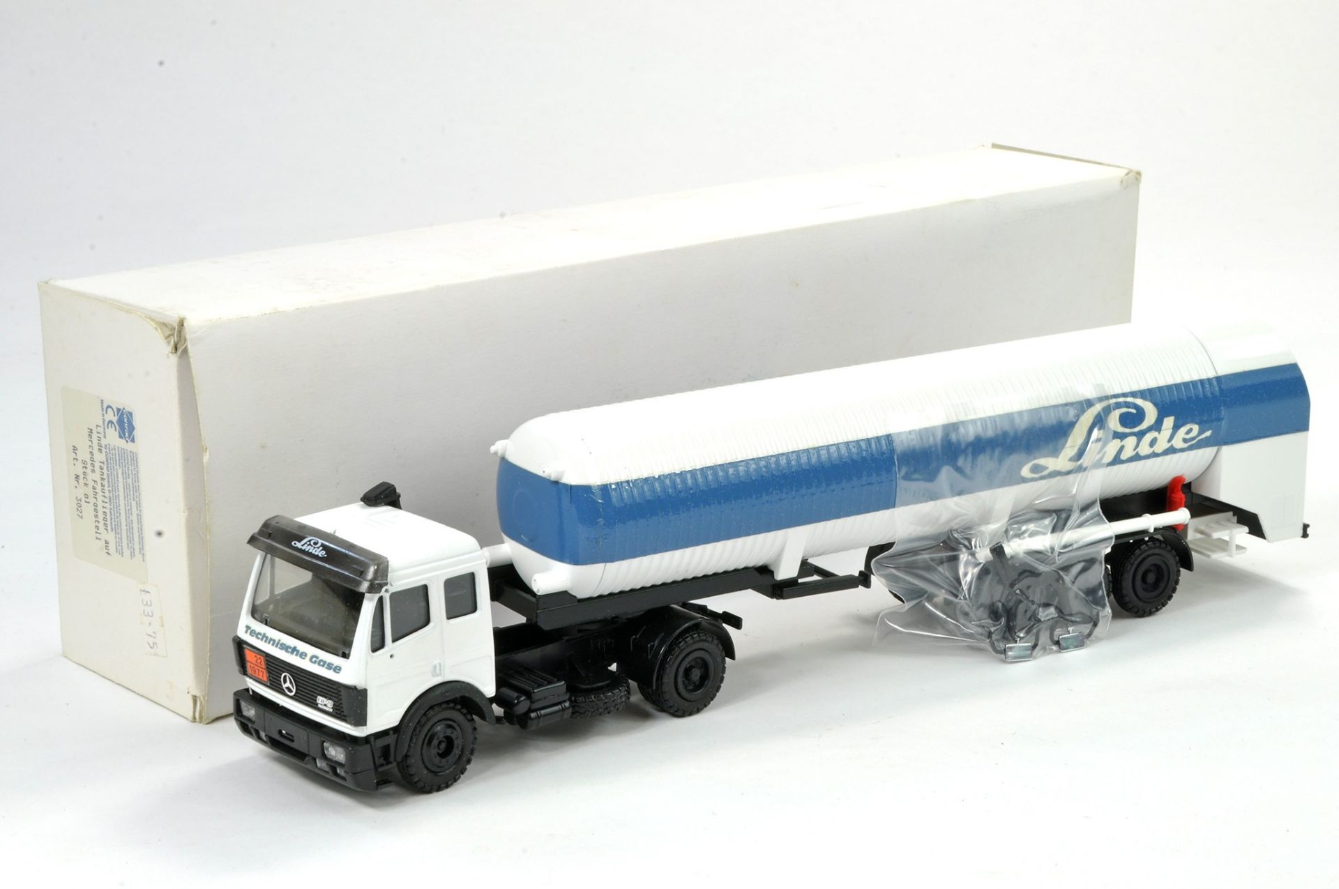 Conrad Diecast Truck Issue comprising No. 3027 Mercedes Tanker in the livery of Linde. Appears