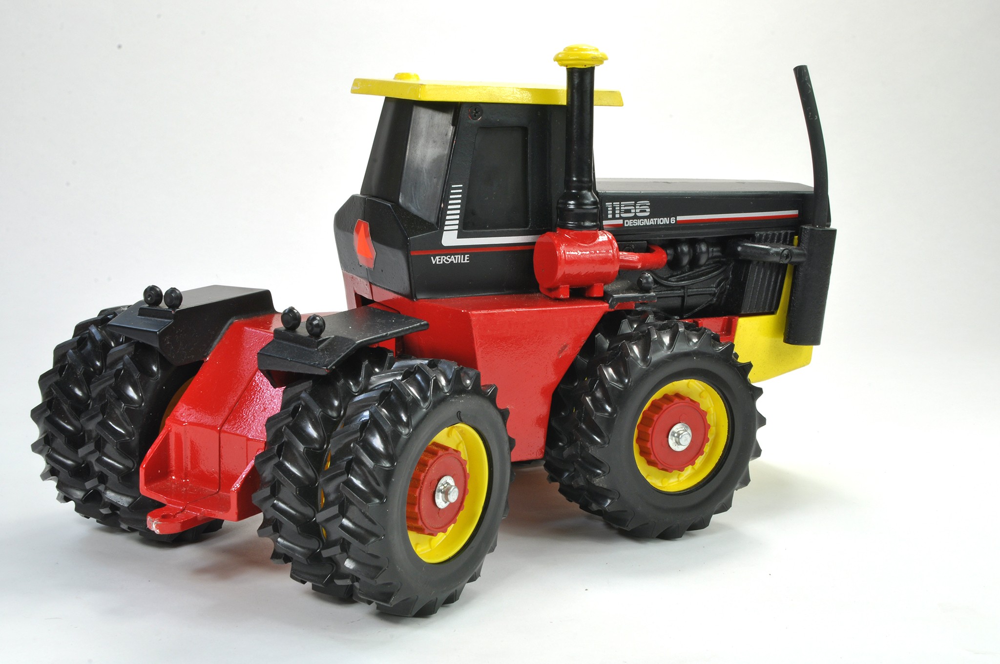 Scale Models 1/16 Model Issue comprising Versatile 1156 Tractor, duals all-round. Generally - Image 3 of 4
