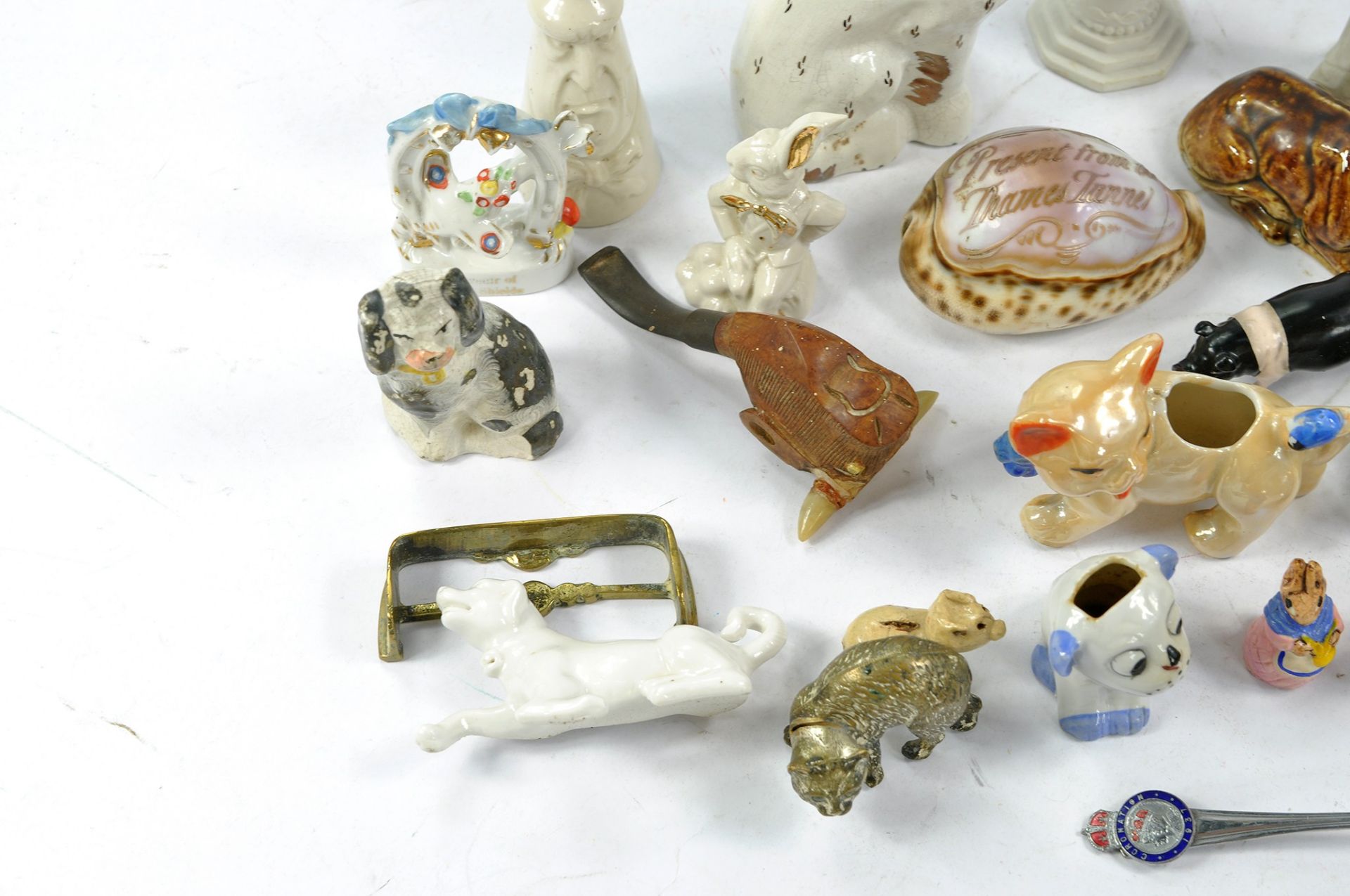 An eclectic group of vintage and antique miniatures comprising ceramic, metal and wooden themes. - Image 9 of 9