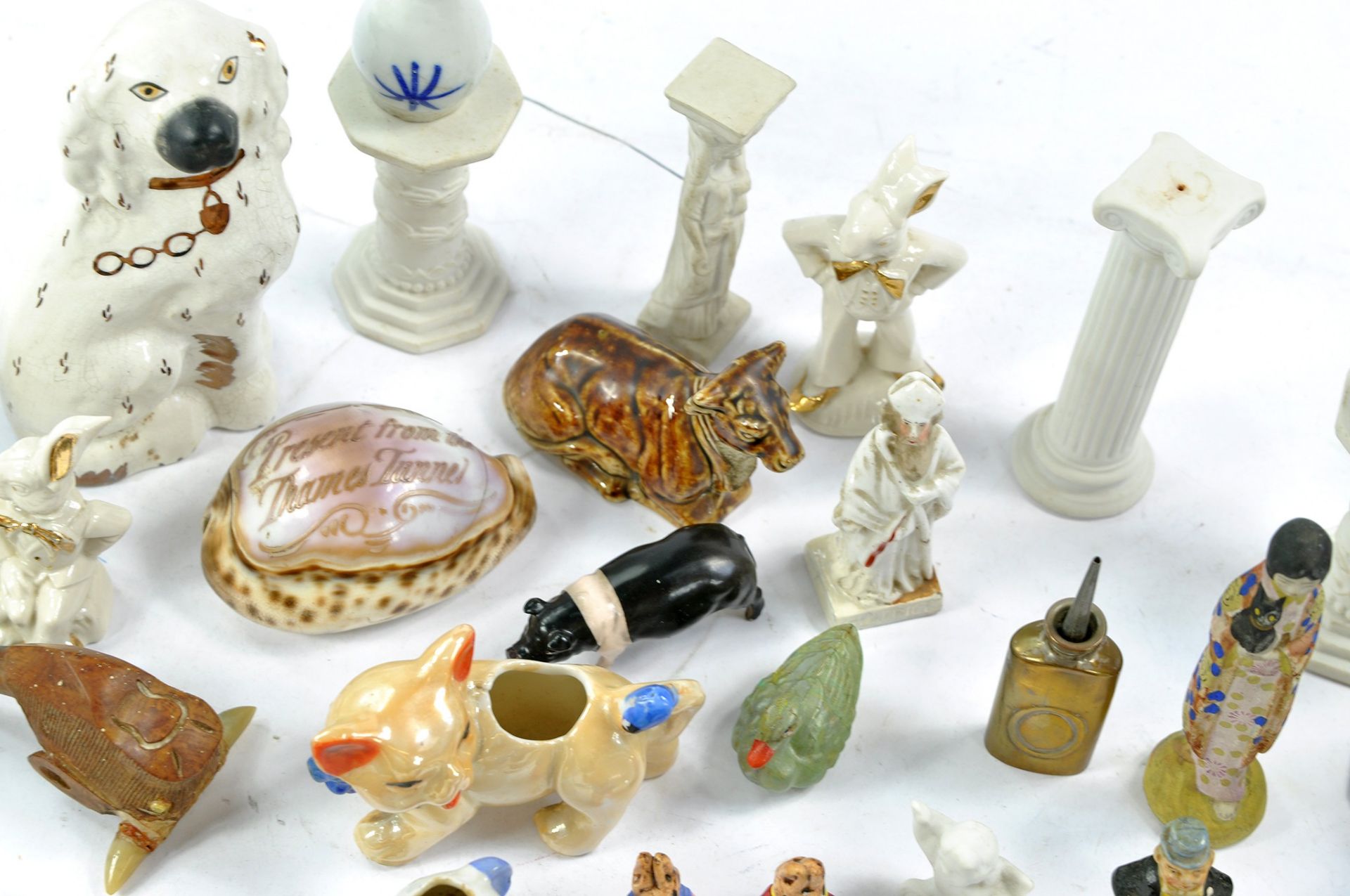 An eclectic group of vintage and antique miniatures comprising ceramic, metal and wooden themes. - Image 7 of 9