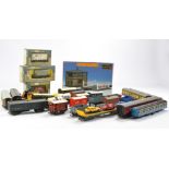 An Assortment of Model Railway comprising boxed Wrenn Rolling stock plus a number of loose issues