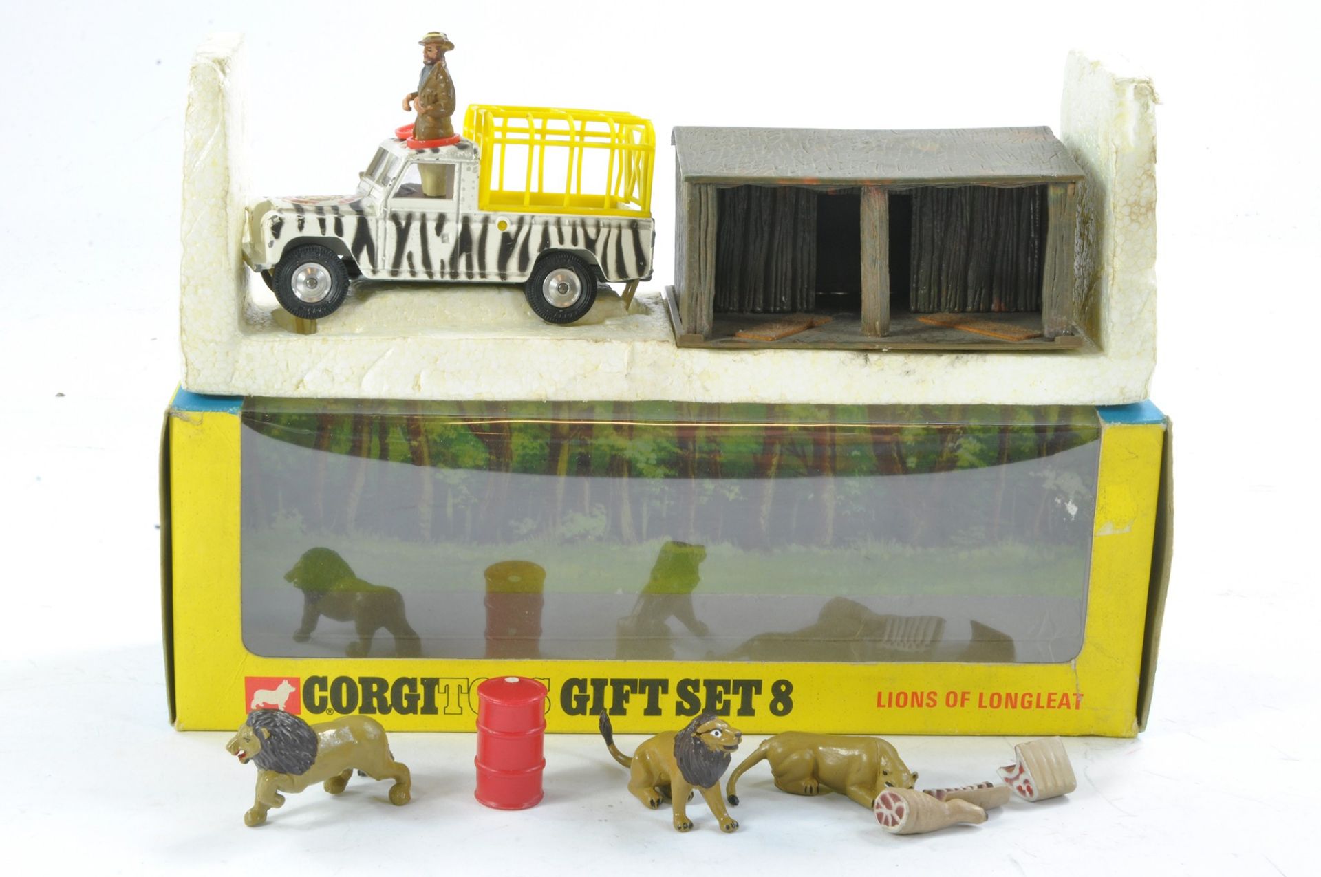 Corgi No. GS8 Lions of Longleat comprising Land Rover, figure (missing rifle), Den plus Lion