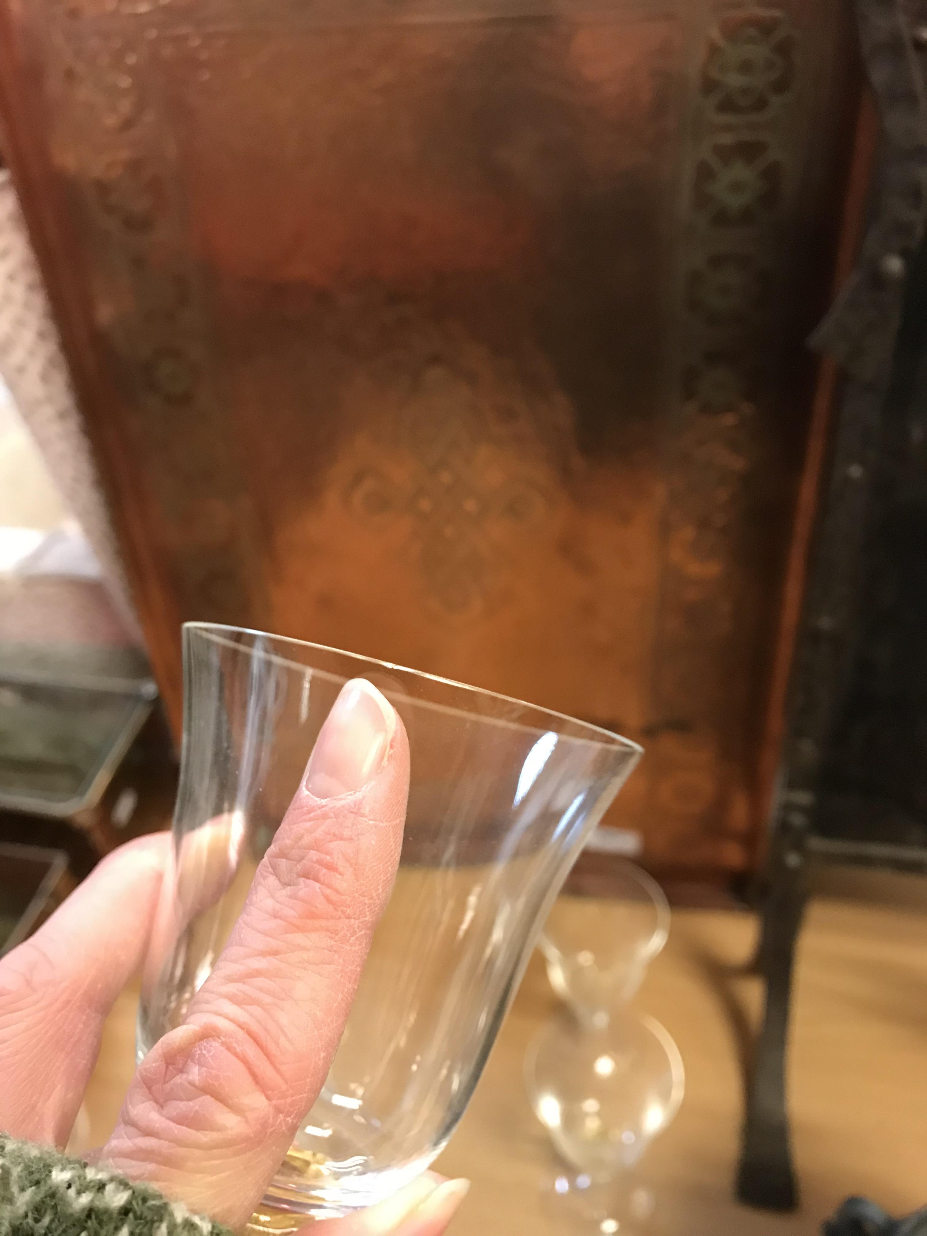 A set of 15 Murano glass wine glasses CONDITION REPORTS Two glasses have a flea bite - Image 4 of 6